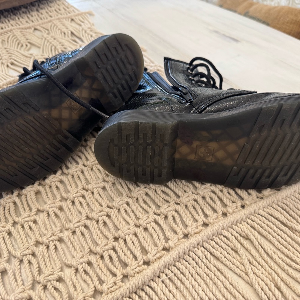 Doc Martens View 5